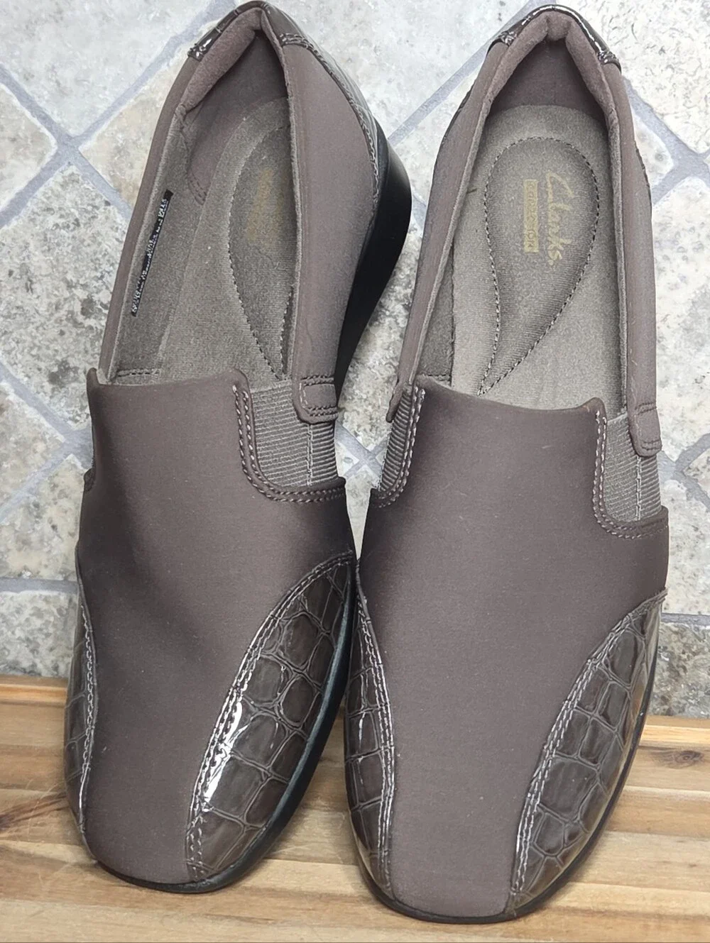 Womans Clarks Gael Rex Brown Croc Embossed Slip On Comfort Shoes Vegan 9 M